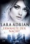 Text: "LARA ADRIAN ERWÄHLTE DER NACHT LYX ROMAN." Grautöne; Gesicht einer Frau, Skyline, Silhouetten von Vögeln.