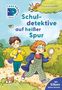 "Schuldetektive auf heißer Spur." Zwei Kinder laufen durch Büsche, eines hält eine Lupe. Oben sitzt ein Eichhörnchen., Buch