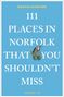 "111 Places in Norfolk That You Shouldn't Miss" von Martin Dunford. Ein Krabbenbild auf hellblauem Hintergrund., Buch
