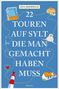 "22 Touren auf Sylt, die man gemacht haben muss" von Sina Beerwald. Illustrationen von Strandkorb, Seehund, Burger, Leuchtturm.