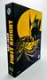 "BATMAN FIRST KNIGHT" in roten Großbuchstaben; darunter Batman vor gelbem Hintergrund; dunkle Umhänge umwickeln ihn., Buch