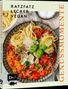 RATZFATZ LECKER VEGAN, GENUSSMOMENTE. Ein Teller mit Spaghetti, Tomatensoße, Basilikum und Parmesan. EMF Logo., Buch