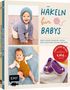 "Häkeln für Babys" zeigt lächelndes Baby in gehäkeltem Outfit, lila Schuhe, Baby auf blauem Hintergrund. 2 Bücher im Set., Buch