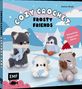 „Cozy Crochet Frosty Friends“ bietet gehäkelte Winterfiguren, darunter Tiere in einem verschneiten Landschaftsdesign., Buch