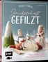Winter-Edition "Zauberhaft Gefilzt". Szene mit Filzfiguren: Fuchs, Eule und Figuren auf Holzscheibe., Buch
