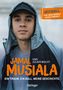 OFFIZIELL: VON JAMAL MUSIALA SELBST ERZÄHLT. JAMAL MUSIALA. EIN TRAUM. EIN BALL. MEINE GESCHICHTE. Junge mit Kapuze und Mütze., Buch