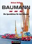 "Michael Müller BAUMANN Die Spezialisten für das Schwere" steht groß geschrieben. Ein gelber Kran und ein Schwertransporter.