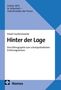 Buchcover: "Hinter der Lage", eine Ethnographie zur Schutzpolizei. Autorenname: David Czadnochowski. Blauer geometrischer Hintergrund., Buch