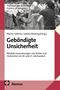 "Gebändigte Unsicherheit" von Martin Göllnitz und Sabine Mecking. Eine Aufnahme zeigt Polizei bei Protest. Logo von Nomos., Buch
