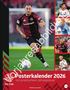 „Posterkalender 2026 mit praktischem Jahresplaner“. Große Aufnahme eines Fußballspielers in Aktion, umgeben von kleineren Spielerfotos., Kalender