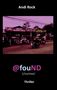 Andi Rock, @fouND 1/survive/, Thriller. Ein Motorrad vor einem belebten Terminal mit bunten Schildern., Buch