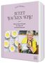 "JETZT BACKEN WIR! Meine besten Rezepte für süße und herzhafte Momente." Frau in gelbem Outfit mit Mehl und Törtchen.