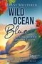 “MaxSy Multerer, Wild Ocean Blue, Ein Jahr, so wild wie der Pazifik.” Brandung in Sonnenuntergang, rote Blumen am Rand., Buch