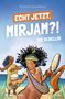 Titel: "Echt jetzt, Mirjam?! Die Rebellin". Zwei Frauen tanzen fröhlich am Strand, halten Trommeln., Buch