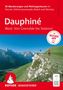 50 Wanderungen im Vercors, Dauphiné: Von Grenoble bis Sisteron. Zwei Wanderer auf einem grünen Bergpfad., Buch