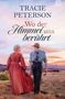 Oben steht "TRACIE PETERSON". Darunter "Wo der Himmel uns berührt". Eine Frau und ein Mann blicken in die Ferne., Buch