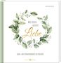 Text: "Wir feiern unsere Liebe" in einem floralen Kranz. "Gäste- und Erinnerungsbuch zur Hochzeit.", Buch