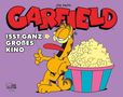 „Garfield isst ganz großes Kino.“ Garfield freut sich mit Popcorn und Daumen hoch. Humorvolle, bunte Comic-Illustration.