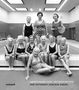 Texte: "MENSCHENBILDER | ZEITGESCHICHTE DER FOTOGRAF JOACHIM GIESEL".  
Gruppe älterer Frauen in Badeanzügen am Beckenrand., Buch
