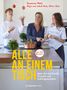 "Alle an einem Tisch", "Mit 100 Rezepten". Drei Menschen in einer Küche mit Obst und Kochtopf. Junge jongliert mit Äpfeln., Buch