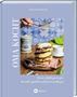"Oma kocht: Unsere Lieblingsrezepte, bewahrt, geliebt und einfach gut" steht auf einem Buchcover mit Pfannkuchen., Buch