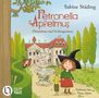 "Petronella Apfelmus: Flüsterhaus und Schlangenhaar." Illustration mit Hexe vor einem prachtvollen Anwesen., 2 CDs