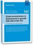 "Elektroinstallation in Badezimmern gemäß DIN VDE 0100-701" ist auf dem Buchcover zu sehen. Es ist blau mit weißem Text., Buch