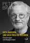 "PETER BRANDT. Sich ändern, um sich treu zu bleiben. Erinnerungen und Begegnungen." Porträt eines Mannes mit Brille., Buch