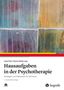 „Hausaufgaben in der Psychotherapie“ von Lydia Fehm/Sylvia Helbig-Lang; bunte abstrakte Malerei als Hintergrund., Buch