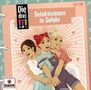 „Die drei !!! Detektivinnen in Gefahr“, Fall 100. Drei fröhliche Mädchen umarmen sich. Logo unten links: Europa.