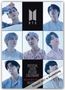 Texte: "Planners", "BTS", "Official 2026 Deluxe Calendar", "Collector's Edition", "Titelbild 2027 in Bearbeitung". 

Neun Porträtfotos., Kalender
