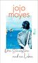 „jojo moyes, Roman, Drei Schwestern und ein Leben“. Illustration: Frau schaut auf Meer mit Segelboot.