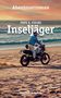 "Abenteuerroman: Inseljäger von Pepe S. Fuchs. Steffen Schulze." Mann auf Motorrad fährt am Strand entlang., Buch
