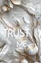Text: "Trust me" und "Alexandra Carol." Helle Federn und Tulpen vor einem marmorierten Hintergrund mit goldenen Akzenten., Buch