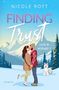 "Nicole Rott. FINDING Trust. LOVE IN NORWAY 1. Roman." Illustration zweier Menschen und eines Hundes vor verschneiten Bergen., Buch