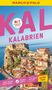 Nr. 1 meistgekaufter Reiseführer. Kalabrien. Marco Polo Logo. Küstenstadt mit Festung an der Steilküste, blaues Meer., Buch