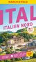 "ITALIEN NORD" groß in Pink, "Nr. 1 meistgekaufter Reiseführer" in einem Kreis. Historische Gebäude in hügeliger Landschaft., Buch