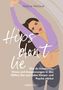 Titel: "Hips don’t lie". Frau in Sportkleidung streckt die Arme, violett, beige Hintergrund., Buch