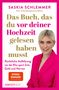 Text: "Das Buch, das du vor deiner Hochzeit gelesen haben musst". Frau in pinkem Blazer links im Bild., Buch