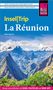 **Insel|Trip La Réunion** von Petra Sparrer. Berge und grünes Tal im Vordergrund, blauer Himmel und weiße Wolken., Buch