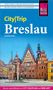 "City|Trip Breslau" von Izabella Gawin. Farbenfrohes Rathaus mit vielen Fenstern und Uhr auf einem historischen Platz., Buch