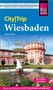 „City|Trip Wiesbaden“, „Mit Ausflug nach Mainz“. Brunnen vor einem prächtigen historischen Gebäude mit Kuppel., Buch