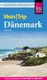 "Mein Trip Dänemark" von Thilo Scheu. Küstenlandschaft mit weißen Häusern vor grünen Hügeln und Meer im Hintergrund., Buch