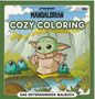 "COZY COLORING. DAS ENTSPANNENDE MALBUCH." Illustration mit grünem Wesen, Berge und Froschfiguren am Wasser., Buch
