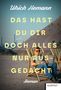 Oben steht "Ulrich Homann". Der Titel lautet: "DAS HAST DU DIR DOCH ALLES NUR AUSGEDACHT". Unten steht "Roman". Ein Mann sitzt in einem Liegestuhl vor einer industriellen Kulisse., Buch