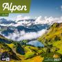 Text: "Alpen", "ALPS", "INKLUSIVE JAHRESPLANER 2027". Eine malerische Berglandschaft mit See, grünen Wiesen und Wolken.