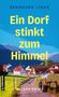 „Ein Dorf stinkt zum Himmel“ von Bernhard Lingg. Ein Allgäuer Dorfpanorama mit Traktor und Bergen im Hintergrund., Buch
