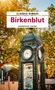 „Birkenblut“ in roten Buchstaben, darüber „Claudia Rimkus“ und darunter „Hannover-Krimi“. Uhrturm mit Bäumen im Hintergrund., Buch