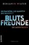 "Bluetöne dominieren, vor schwarzem Hintergrund steht: 'BLUTSFREUNDE.' Kleines Logo unten links.", Buch