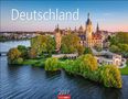 "Deutschland, Germany, 2027, WEINGARTEN" – Ein Schloss umgeben von Wasser und Bäumen im Sonnenuntergang., Kalender